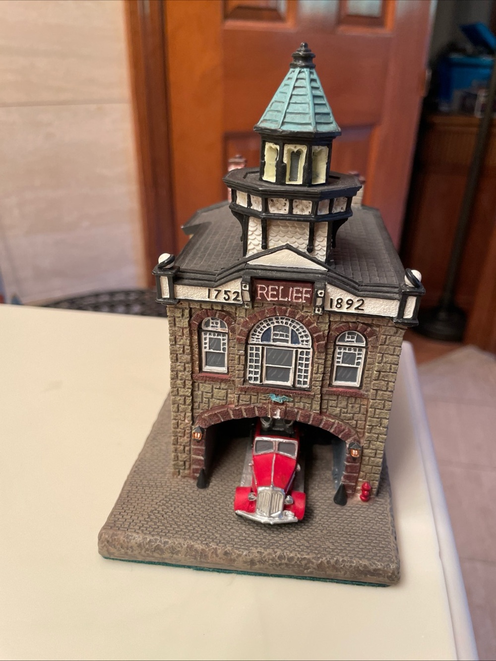 Danbury Mint Classic American Fire Houses - Relief Fire Engine Company No. 1
